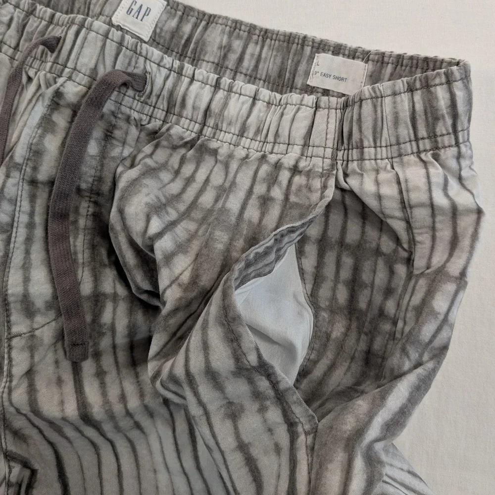Gap Shorts Mens Large Grey White Tie Dye Stripe 9